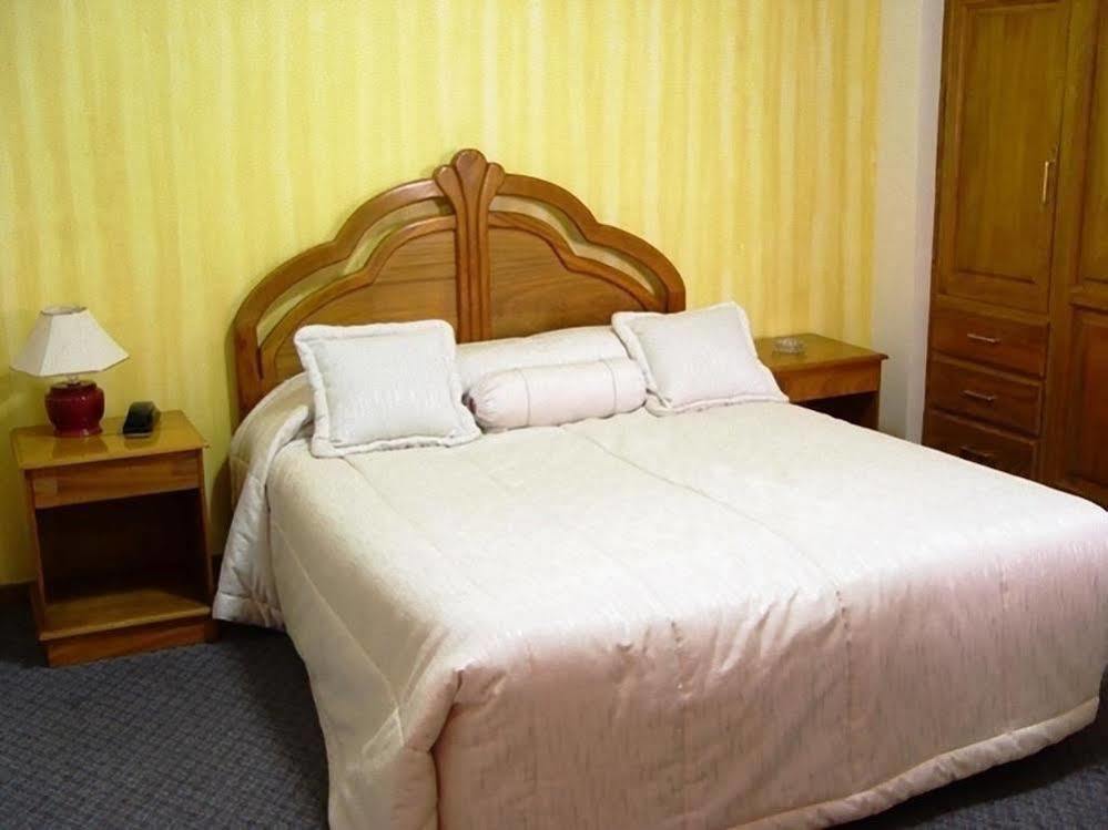 Apart Hotel Regina Кочабамба Екстериор снимка